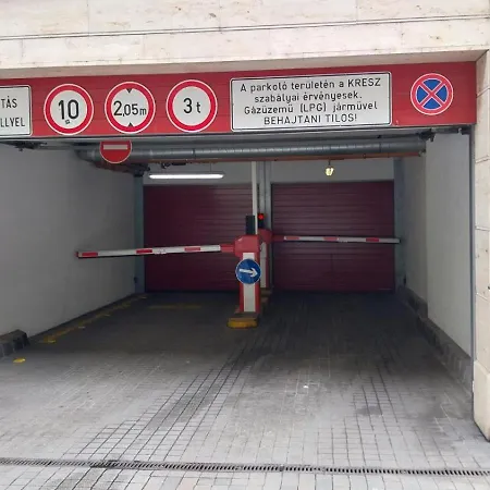 Palm Near By Heroes Square With Free Parking בודפשט