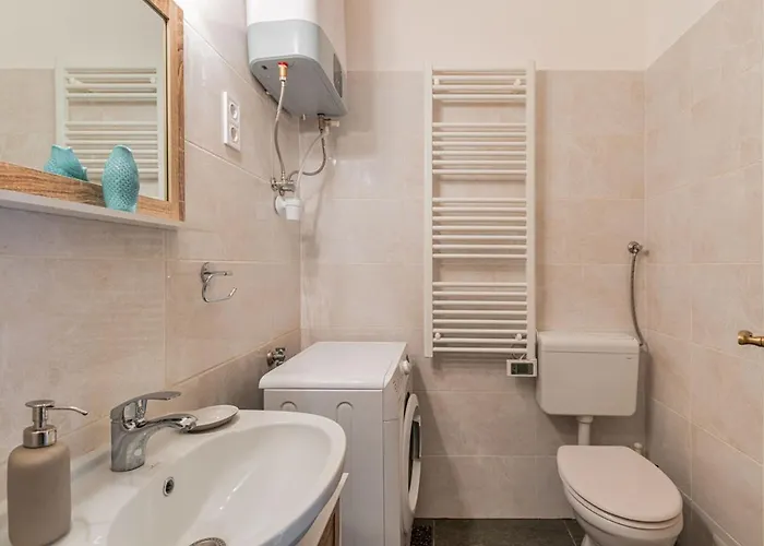 Lejlighed Palm Near By Heroes Square With Free Parking *