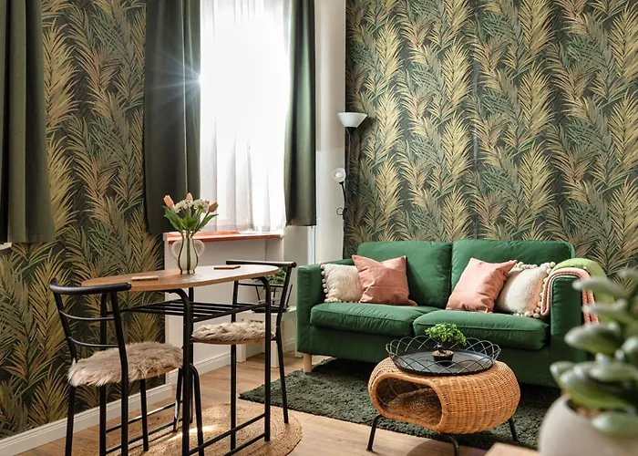 Palm Near By Heroes Square With Free Parking Budapest